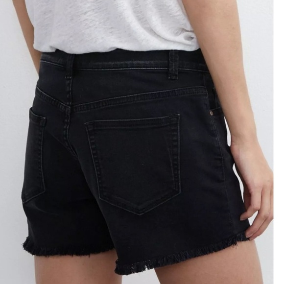 VELVET By Graham & Spencer Cindy Frayed Hem Boyfriend Shorts Coal - Picture 4 of 9